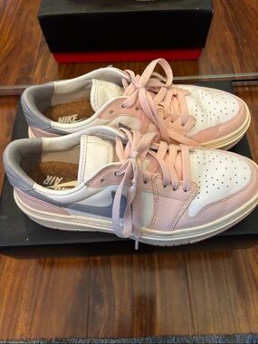 Nike Low-Top Sneakers in White, Pink & Gray
